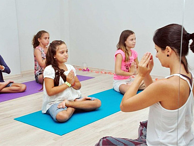 Shopping em Alphaville promove yoga infantil e mini spa neste sábado (29)