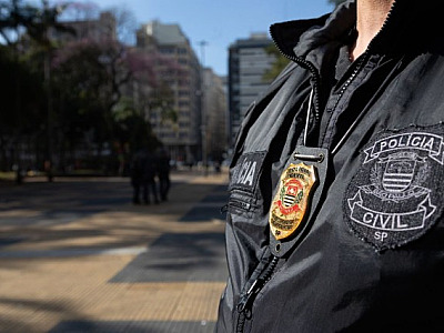 Polícia Civil prende mulher suspeita de envolvimento na morte de ex-delegado-geral em SP