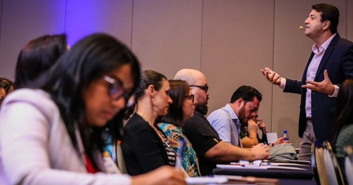 Elvis Cezar vai ao Peru falar sobre gestão