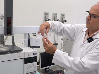 Entenda o passo a passo da análise laboratorial que confirma ou descarta intoxicação por metanol em