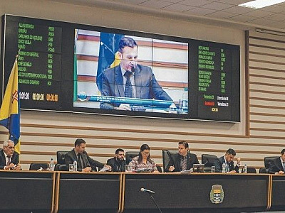 Em fase restritiva, Câmaras suspendem sessões ao público