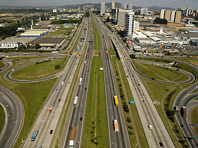 Corpus Christi: mais de 660 mil veículos devem passar pelo sistema Castello-Raposo no feriado
