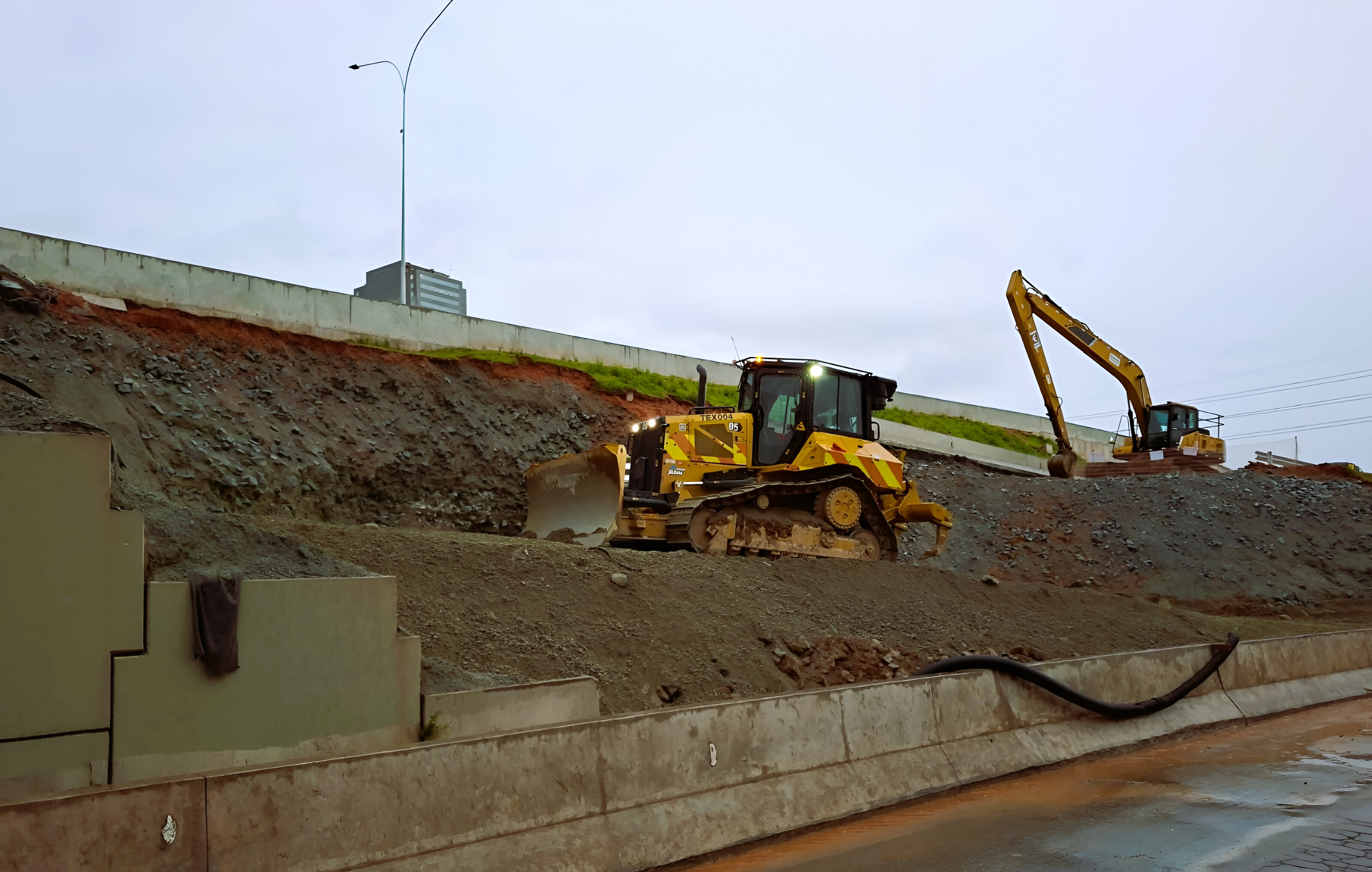 Alça do km 23 da Castello segue interditada e sem previsão de liberação