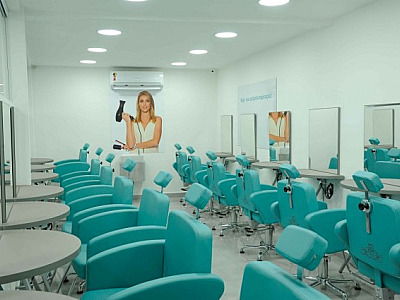 Franquia Instituto Ana Hickmann inaugura sala em Alphaville para oferecer curso de cabeleireiro prof