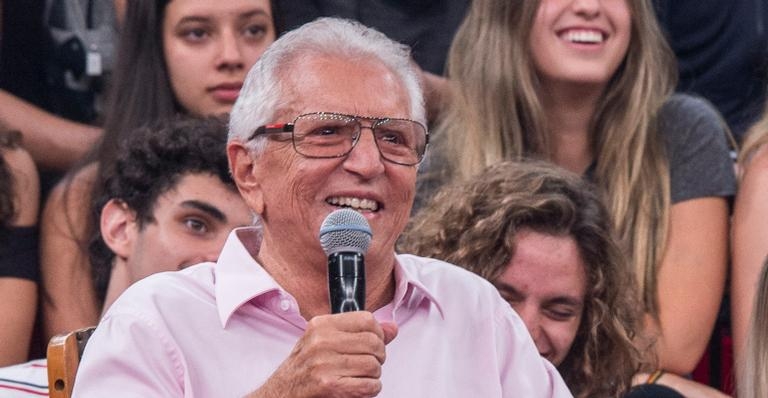 Carlos Alberto de Nóbrega recebe alta de hospital