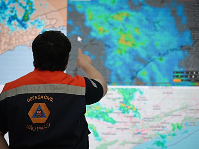 Defesa Civil alerta: nova frente fria traz risco de chuva forte, ventania e granizo