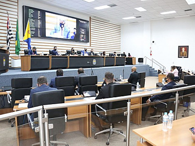 Câmara de Barueri reduz gastos em R$4 milhões; Parnaíba mantém despesas