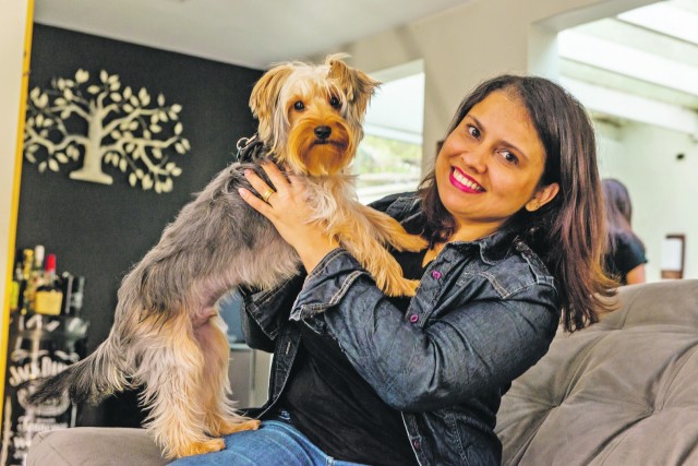 Com leis ainda em discussão, pets e moradores sofrem com queima de fogos