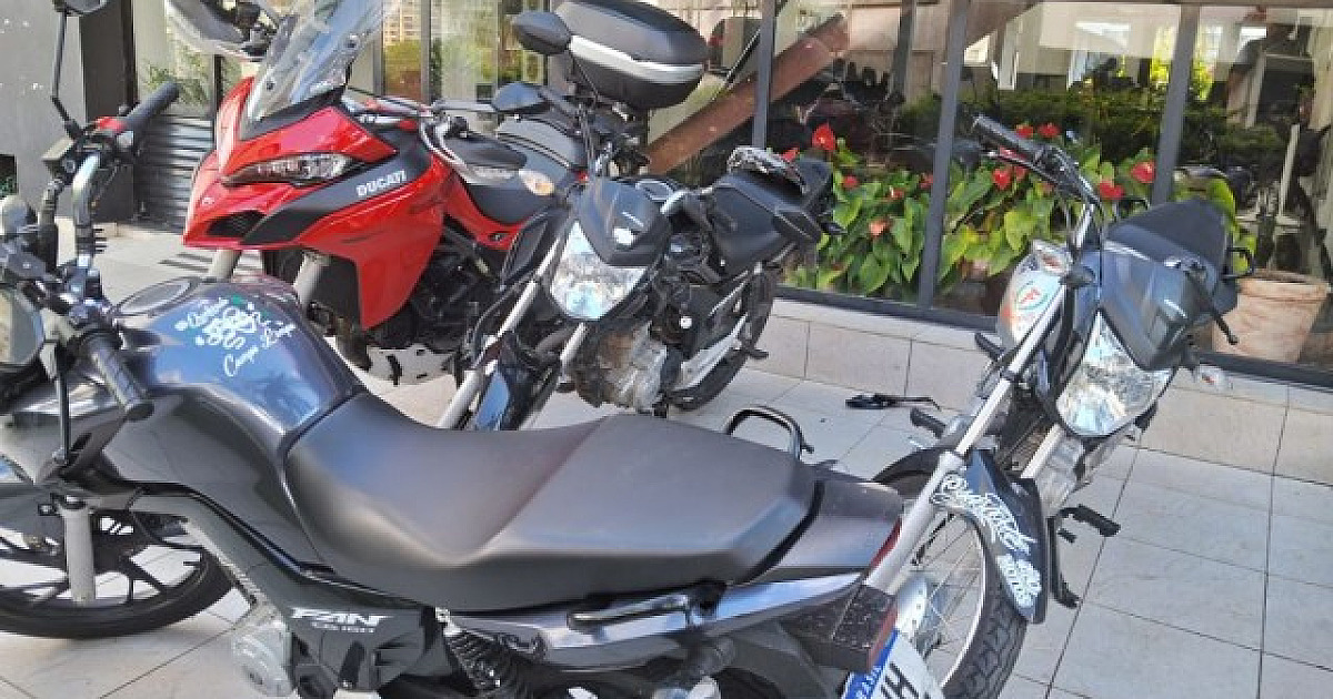 Policias prendem criminosos que roubaram moto em Aldeia da Serra