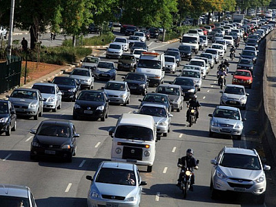 Solicitação para instalação da placa veicular passará a ser feita pelo Detran-SP