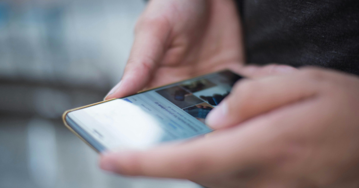 ⁠Governo federal sanciona projeto de lei que proíbe uso de celular nas escolas