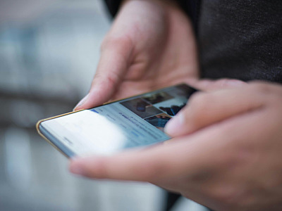 ⁠Governo federal sanciona projeto de lei que proíbe uso de celular nas escolas