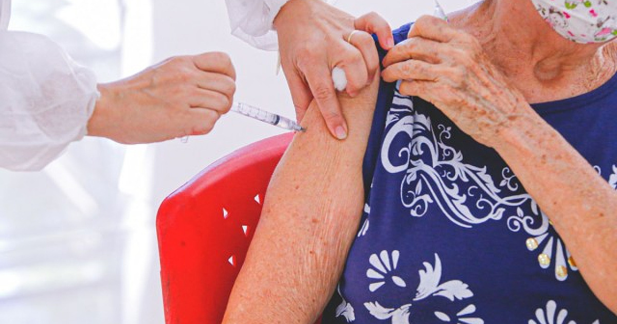 Barueri é a cidade que mais vacinou a população