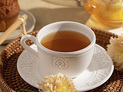 ONG Rainha da Paz realiza chá beneficente em Alphaville