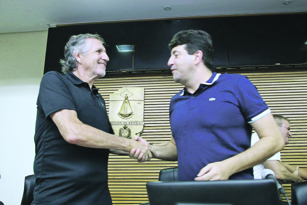 Borrelli, vice de Elvis, poderá ser seu sucessor