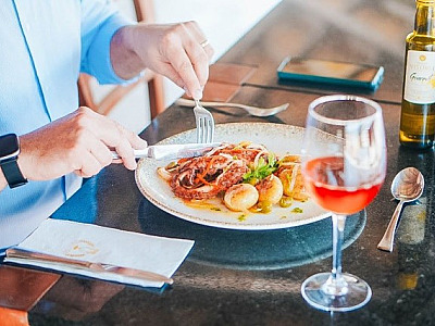 Vila Galé prepara almoço especial e oferece taça de vinho para celebrar o Dia dos Pais