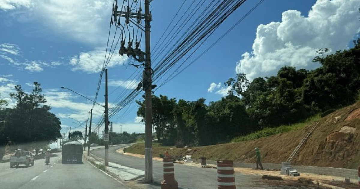 Prefeitura aguarda retirada de postes para liberar novas faixas da Av. Yojiro Takaoka