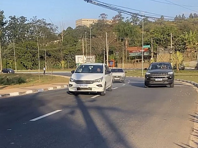 Após meses, Enel realiza a realocação dos postes na Av. Bela Vista, em Santana de Parnaíba