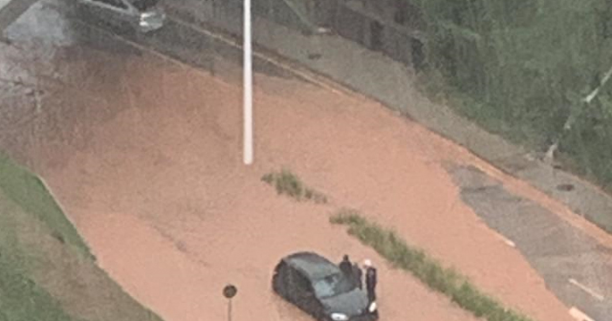 Com forte chuva, Alphaville registra alagamentos