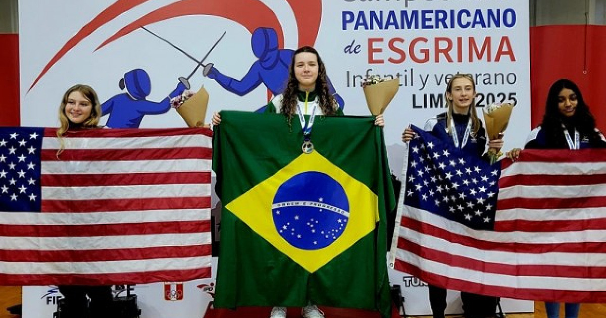 Atleta de esgrima, moradora de Alphaville, sobe novamente ao lugar mais alto do pódio