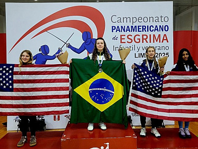 Atleta de esgrima, moradora de Alphaville, sobe novamente ao lugar mais alto do pódio
