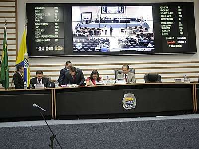 TSE freia troca de partidos por vereadores