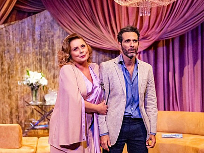 Mais diva do que nunca, Vera Fischer volta ao teatro, após 4 anos