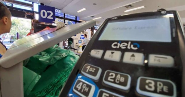 Cielo dobra aposta na venda de maquininhas e lança isenção temporária