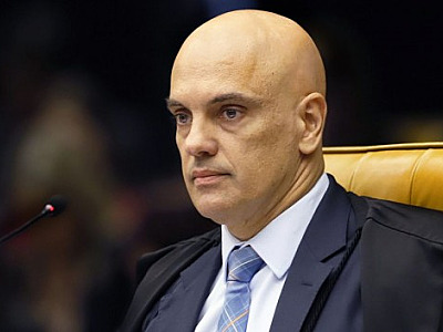 Moraes pede explicação para defesa de Bolsonaro sobre descumprimento de medidas e alerta sobre prisã