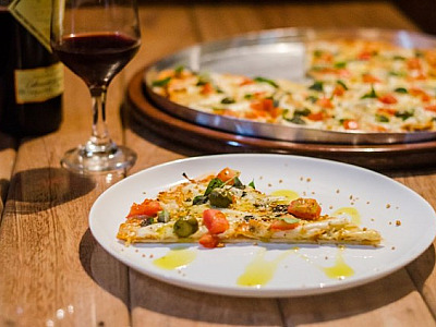 Em comemoração ao Dia da Pizza, sommelier dá dicas para harmonizar vinho com os sabores tradicionais
