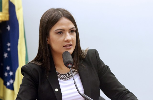 Bruna Furlan vota a favor de Benefício de Prestação Continuada
