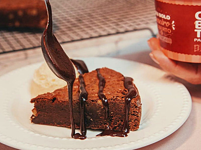 Com unidade em Alphaville, Casa de Bolos aposta em coberturas para viagem