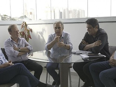 "Nós não estamos desprotegidos. Nossas escolas estão seguras", declara Rubens Furlan