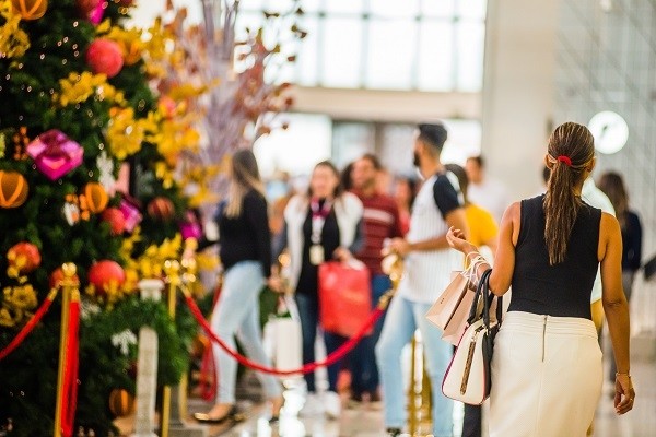 Para compras de Natal, shoppings de Alphaville têm horários especiais