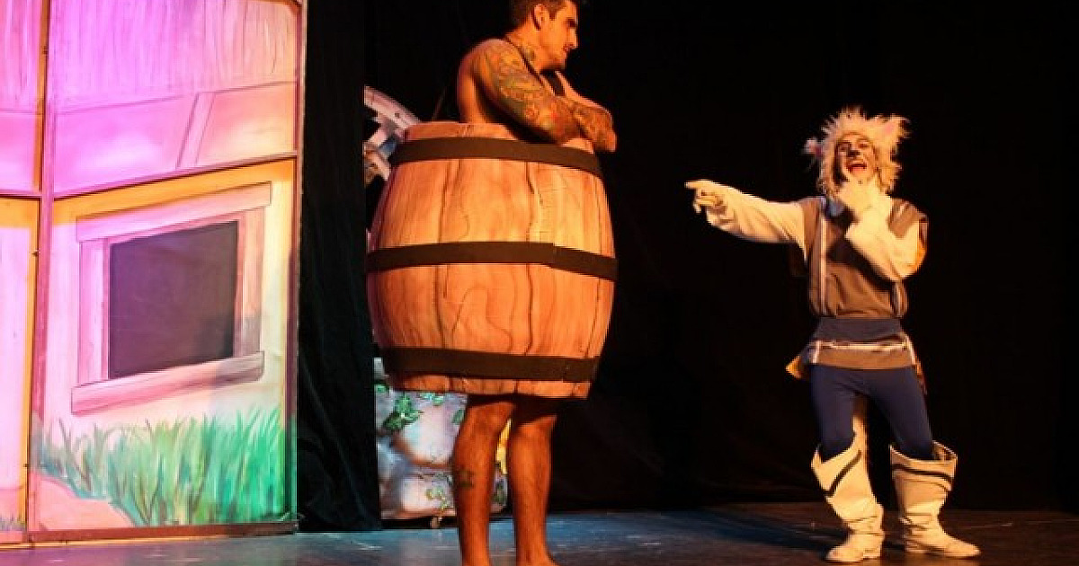 Praça das Artes de Barueri recebe espetáculo "O gato de botas no aniversário da cidade"