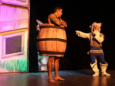 Praça das Artes de Barueri recebe espetáculo "O gato de botas no aniversário da cidade"