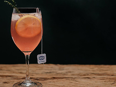 6 drinks refrescantes para celebrar o verão em casa