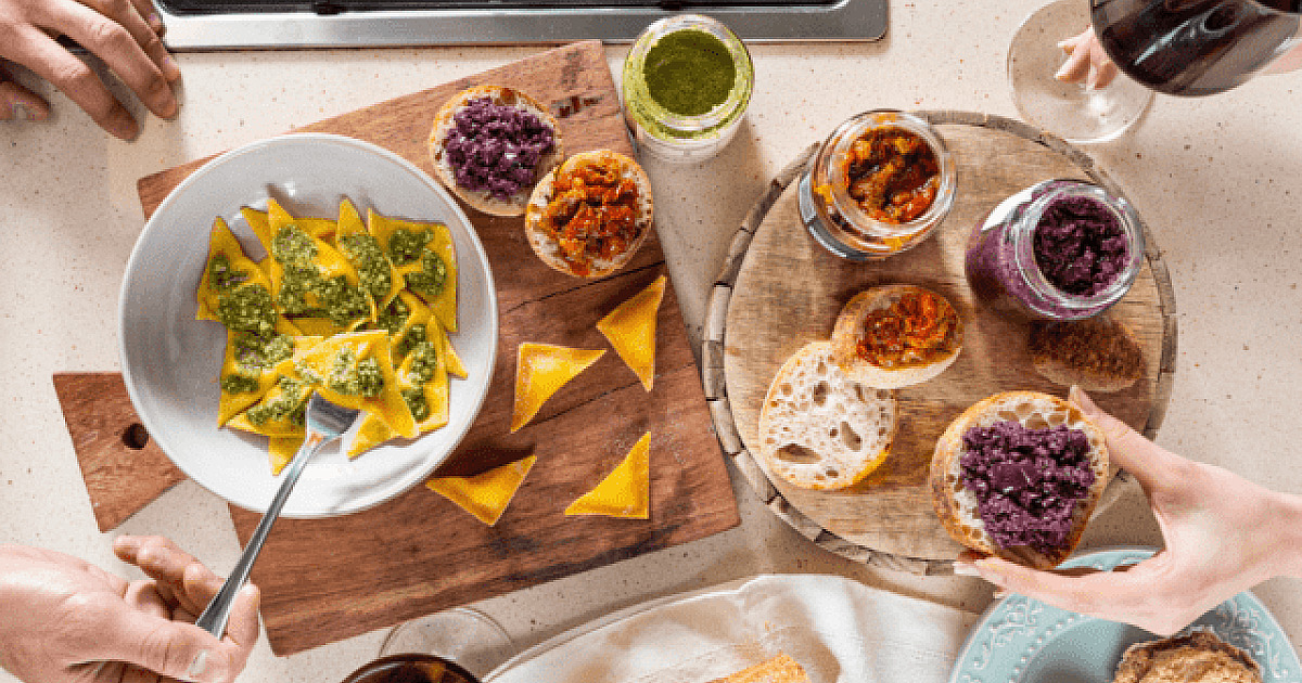 Com entrega em Alphaville, Baskets aposta em cestas para casais que amam cozinhar juntos