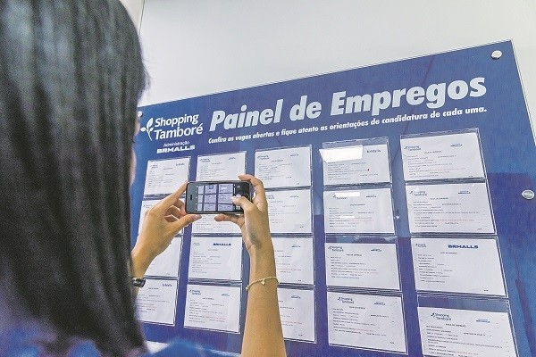 De olho no Natal, shoppings centers da região abrem vagas temporárias