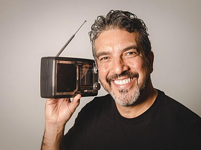 Humorista Emerson França apresenta seu espetáculo "Vamu Ri" em Barueri