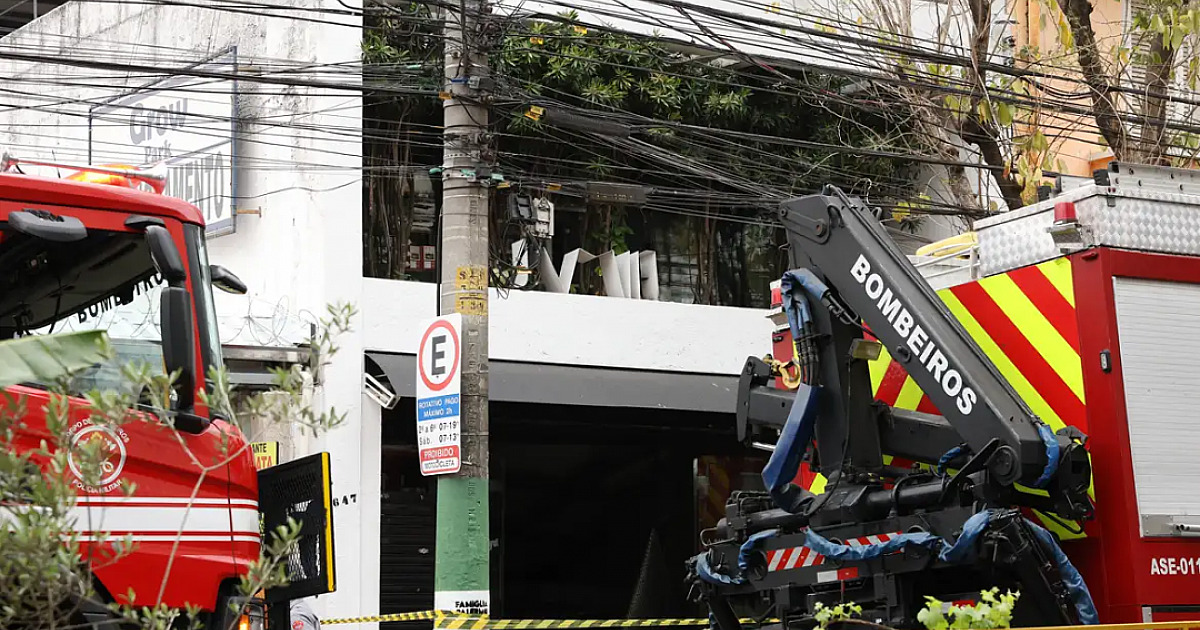 Bombeiros descartam explosão antes de desabamento em restaurante em SP