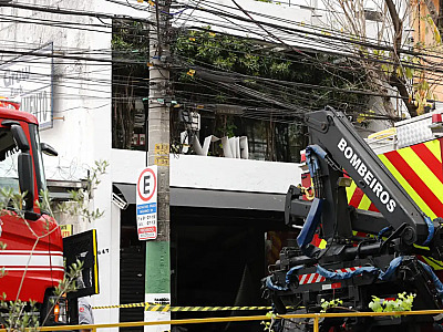 Bombeiros descartam explosão antes de desabamento em restaurante em SP