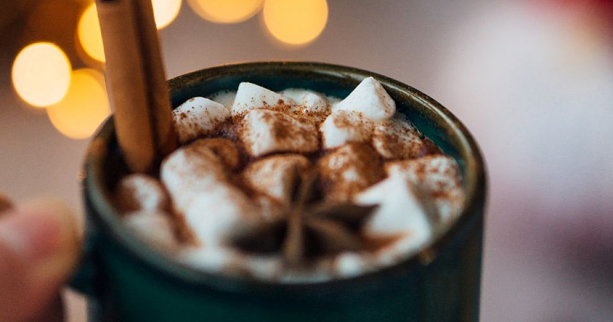 5 receitas de chocolate quente para celebrar o friozinho em casa