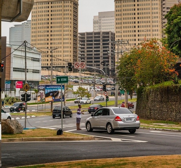 Barueri diz que acionou Conselho Tutelar para casos de crianças pedintes no Tamboré