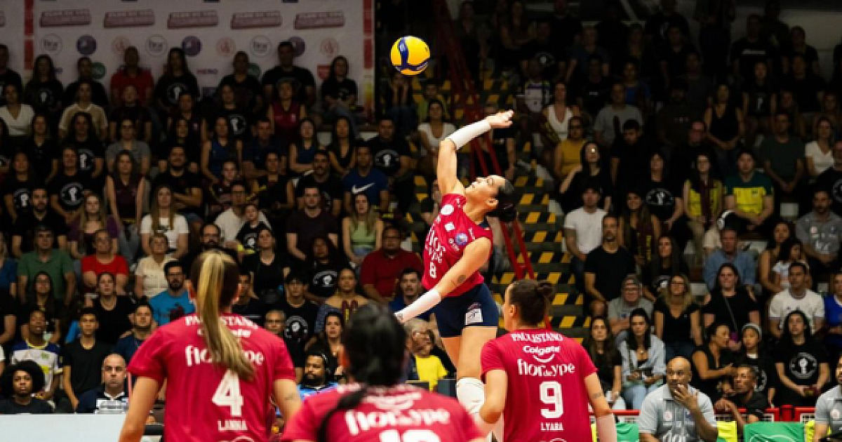 Após mais uma derrota, Flor de Ypê Paulistano Barueri enfrenta Dentil Praia Clube pela Superliga