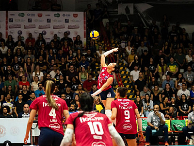 Após mais uma derrota, Flor de Ypê Paulistano Barueri enfrenta Dentil Praia Clube pela Superliga