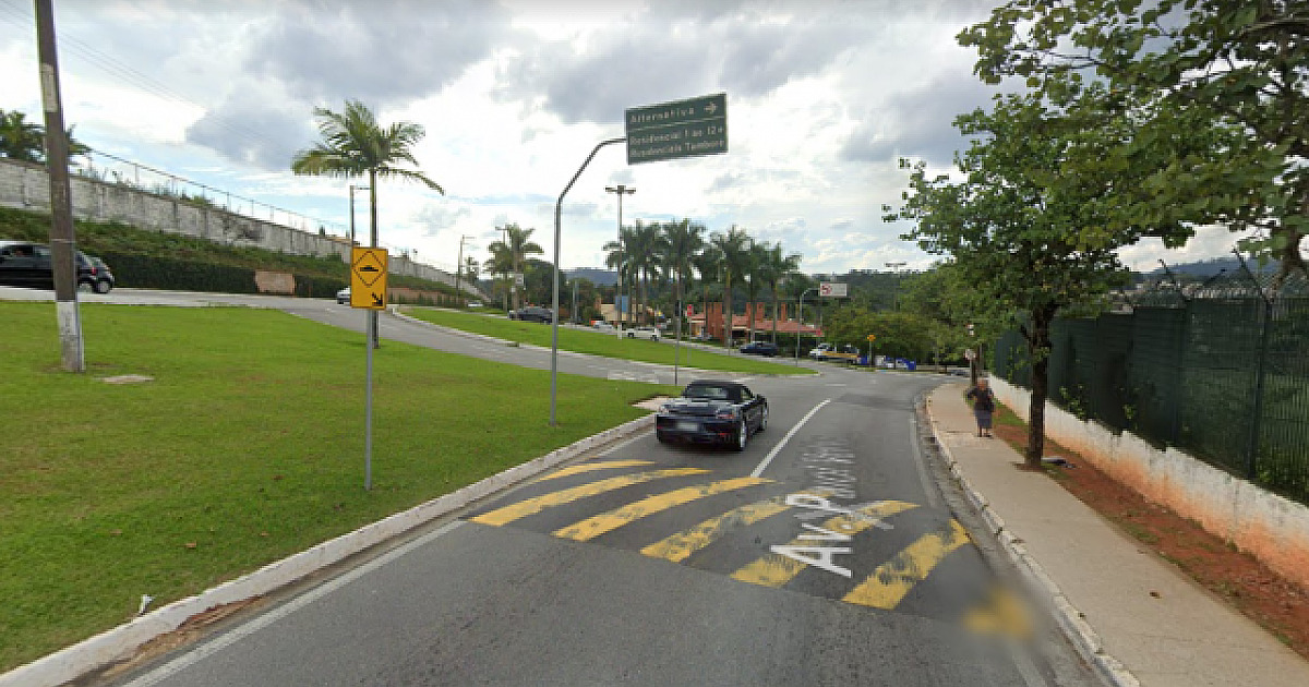 Homem sofre assalto a mão armada em Alphaville