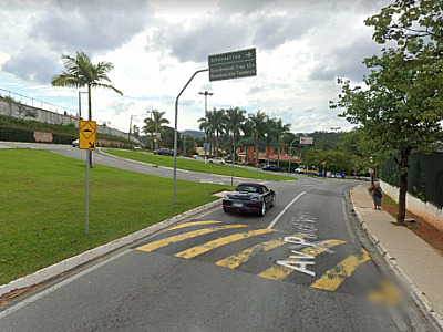 Homem sofre assalto a mão armada em Alphaville