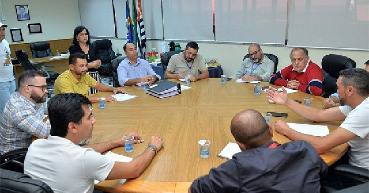 Vereadores de Santana de Parnaíba se reúnem com representantes da Sabesp para discutir qualidade dos