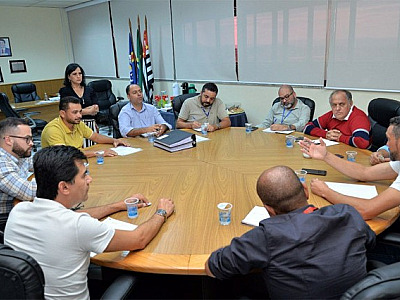 Vereadores de Santana de Parnaíba se reúnem com representantes da Sabesp para discutir qualidade dos